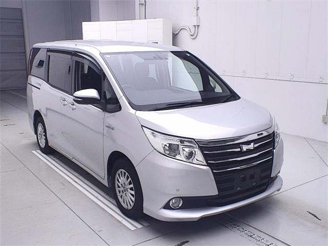 TOYOTA NOAH 2014