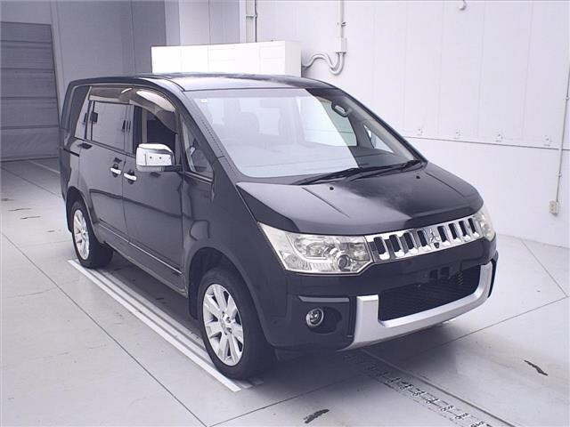 MITSUBISHI DELICA D5 2012