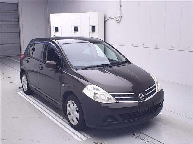 NISSAN TIIDA 2011