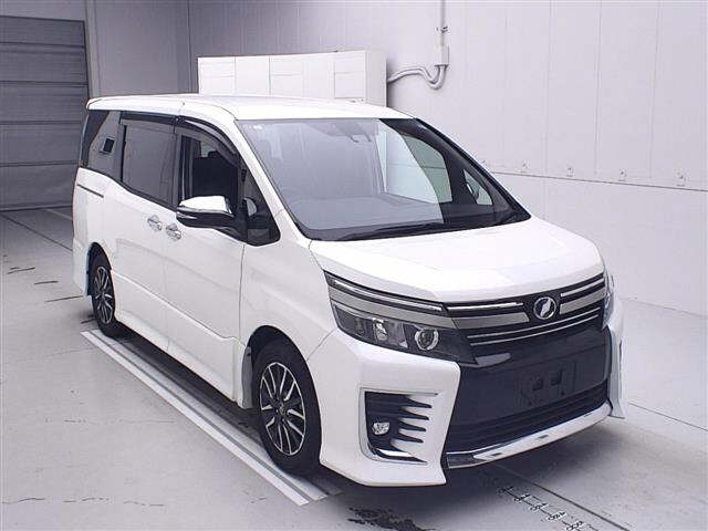 TOYOTA VOXY 2017