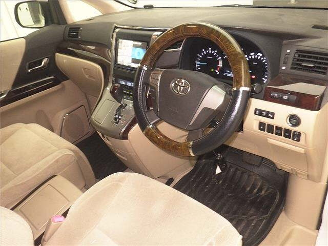TOYOTA ALPHARD 2013