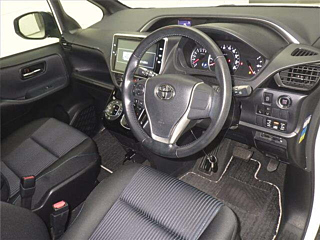 TOYOTA VOXY 2017
