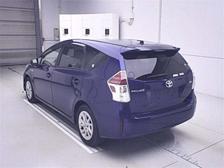 TOYOTA PRIUS ALPHA 2016