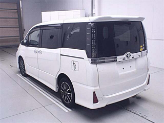 TOYOTA VOXY 2017