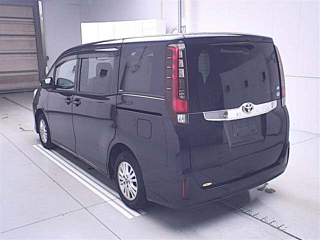 TOYOTA NOAH 2014