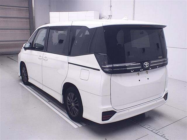TOYOTA VOXY 2022