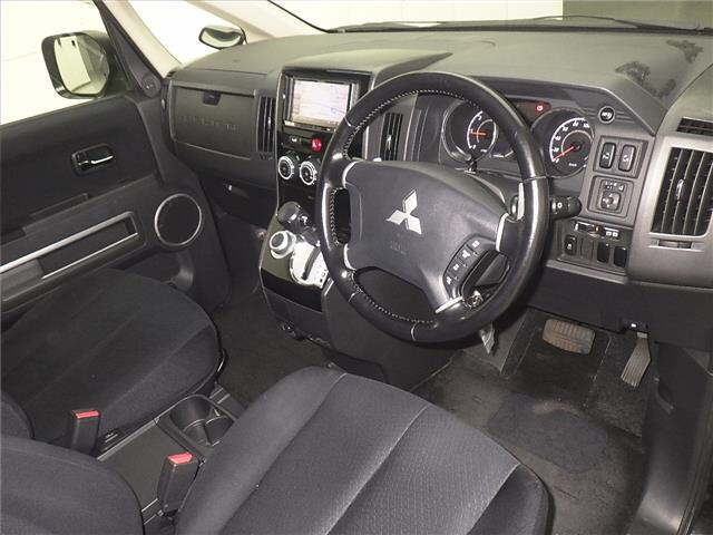 MITSUBISHI DELICA D5 2013