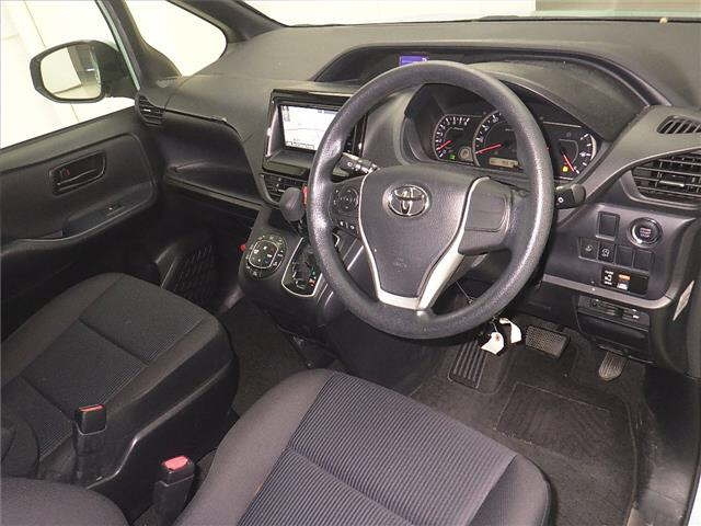 TOYOTA VOXY 2015
