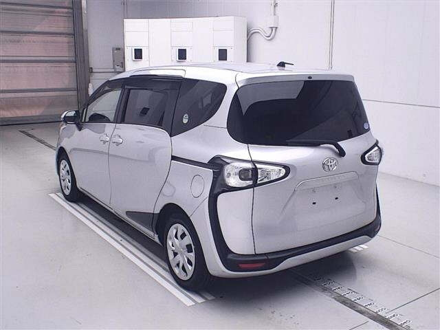 TOYOTA SIENTA 2016