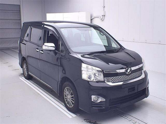 TOYOTA VOXY 2013