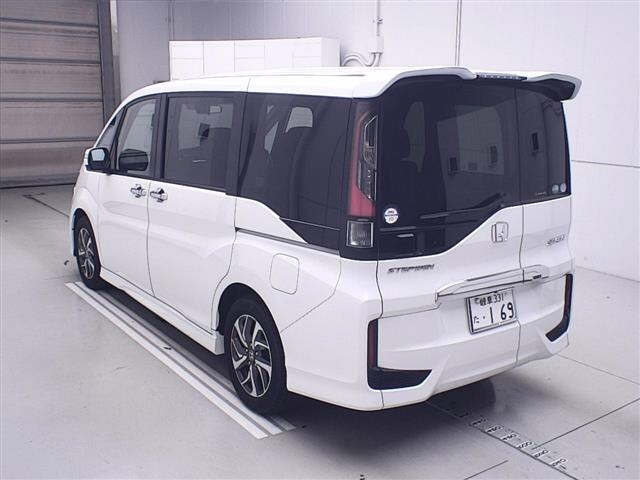 HONDA STEP WAGON 2016