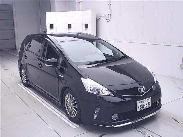 TOYOTA PRIUS ALPHA 2013