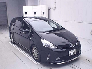 TOYOTA PRIUS ALPHA 2013