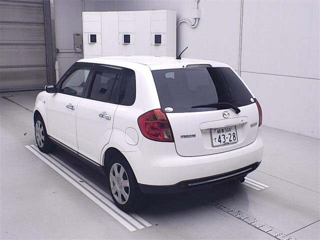 MAZDA VERISA 2010