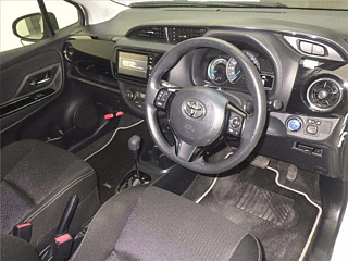TOYOTA VITZ 2019
