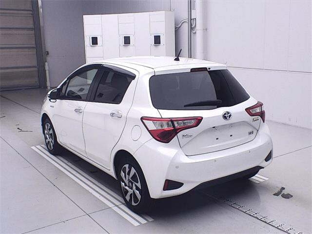 TOYOTA VITZ 2019