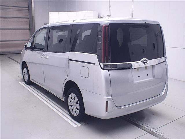 TOYOTA NOAH 2022