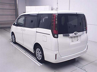 TOYOTA NOAH 2016