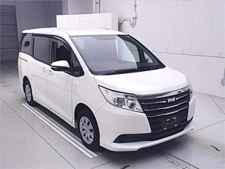 TOYOTA NOAH 2016
