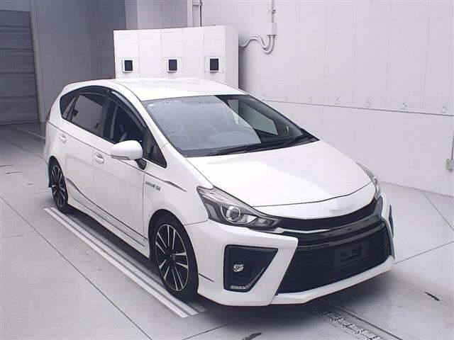 TOYOTA PRIUS ALPHA 2016