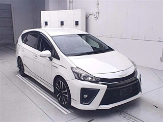 TOYOTA PRIUS ALPHA 2016