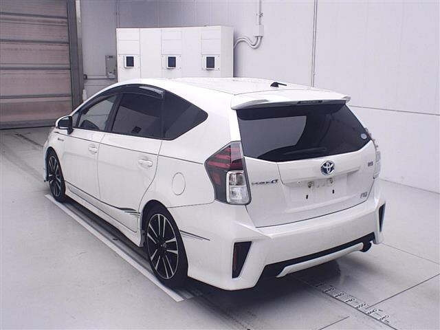 TOYOTA PRIUS ALPHA 2016