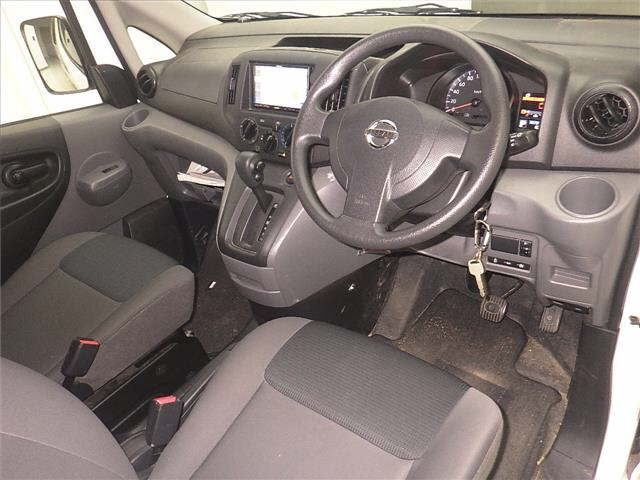 NISSAN NV200 2020
