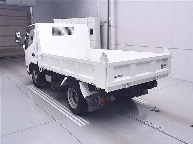 TOYOTA DYNA 2020