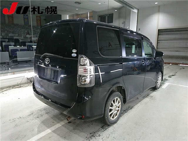 TOYOTA VOXY 2009