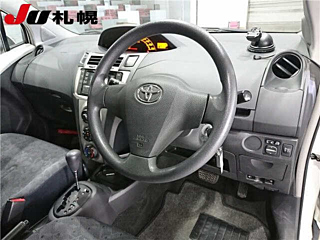TOYOTA VITZ 2009