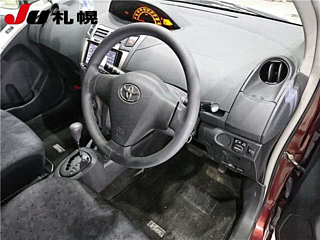 TOYOTA VITZ 2010
