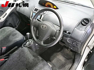 TOYOTA VITZ 2009