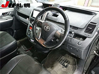 TOYOTA VOXY 2014
