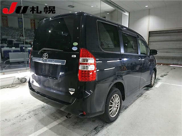 TOYOTA NOAH 2012