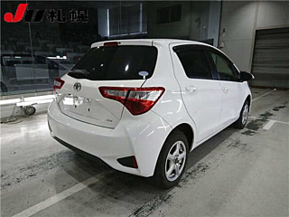 TOYOTA VITZ 2017
