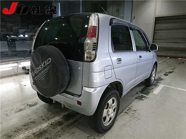 DAIHATSU TERIOS KID 2011