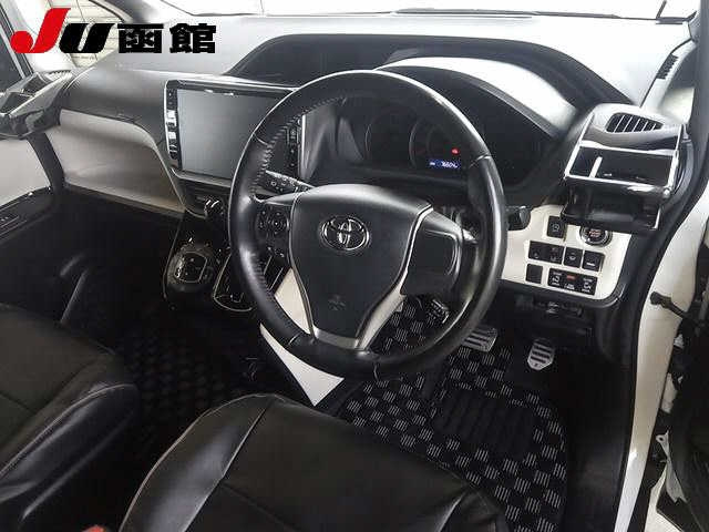 TOYOTA NOAH 2018
