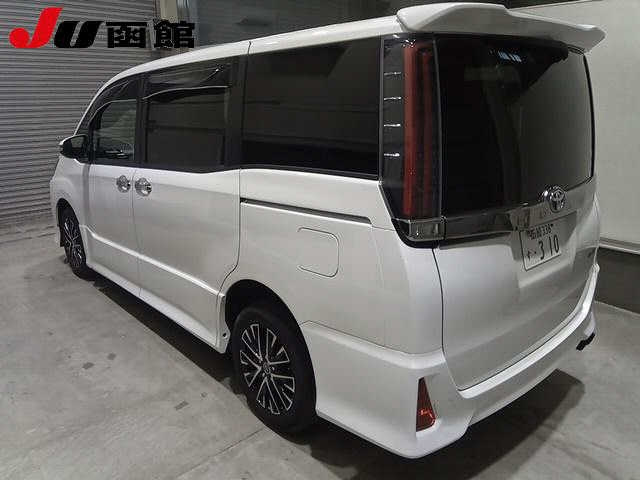 TOYOTA NOAH 2018