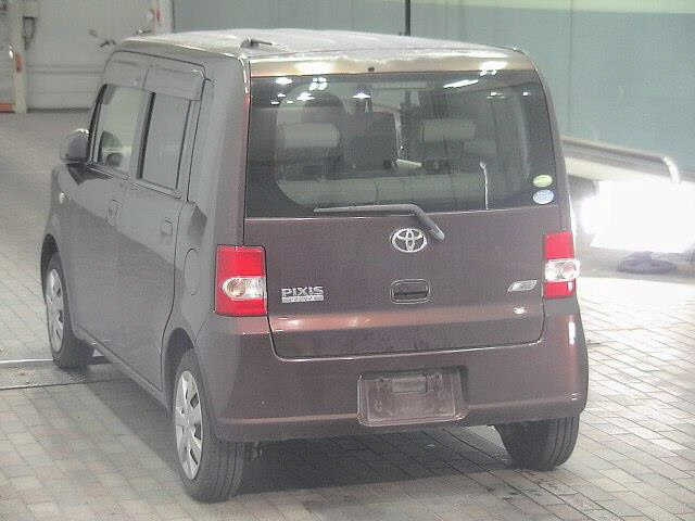 TOYOTA PIXIS SPACE 2012