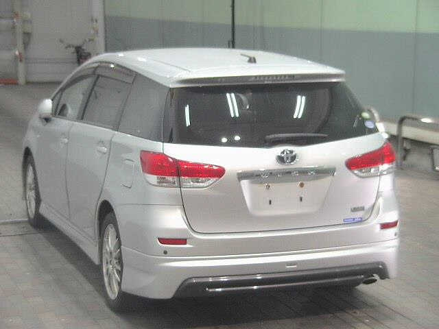 TOYOTA WISH 2010