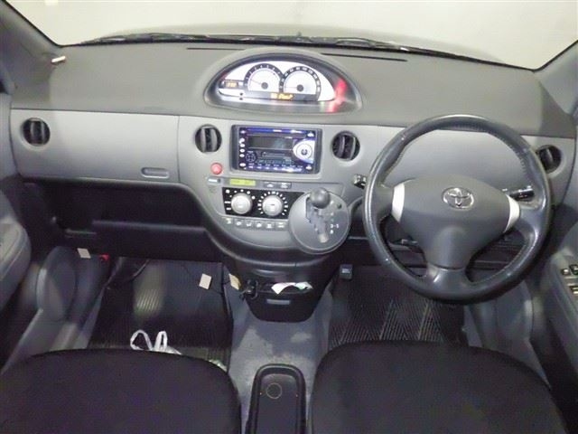 TOYOTA SIENTA 2013