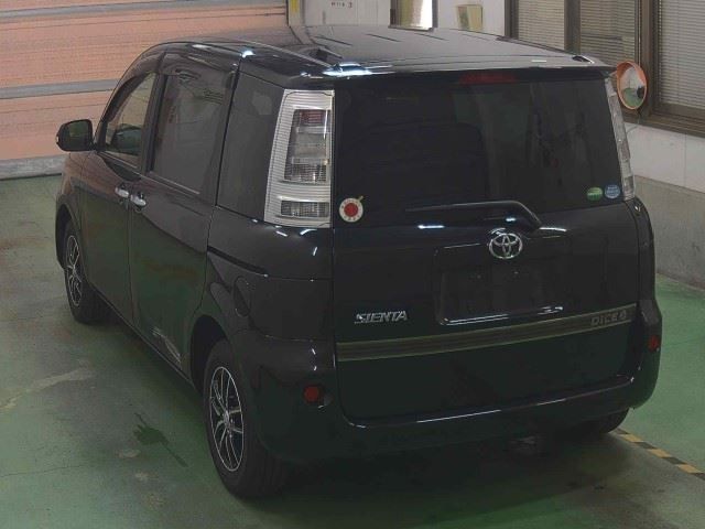 TOYOTA SIENTA 2013