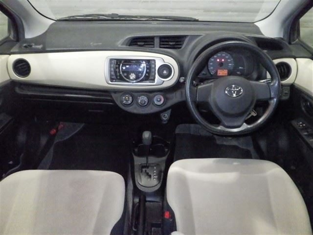 TOYOTA VITZ 2012