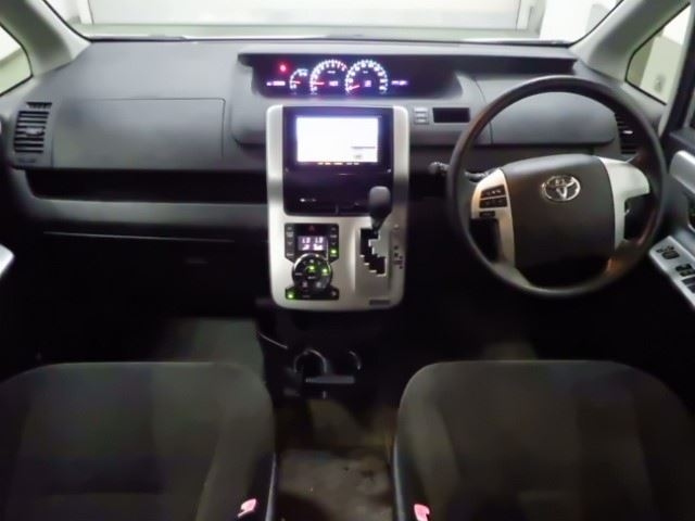 TOYOTA NOAH 2012