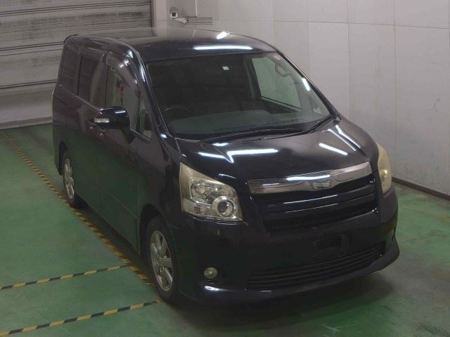 TOYOTA NOAH 2008