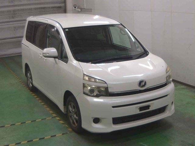 TOYOTA VOXY 2010
