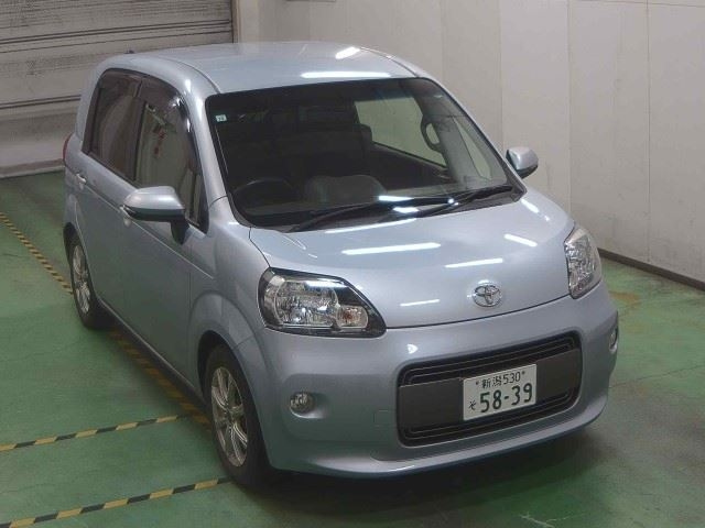 TOYOTA PORTE 2015