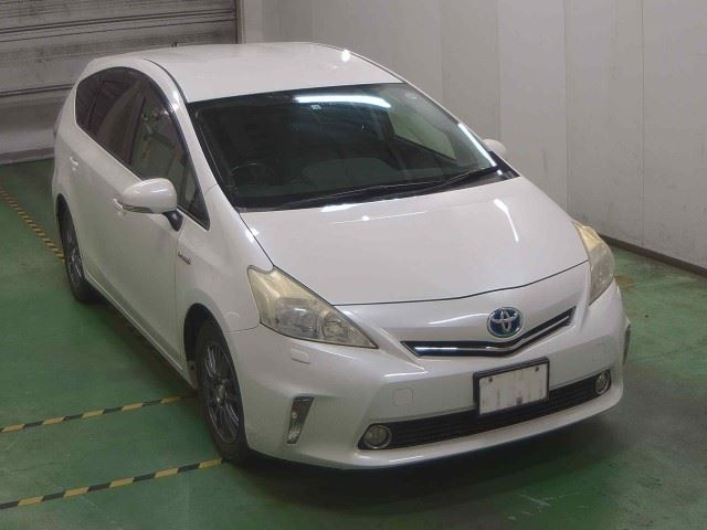 TOYOTA PRIUS ALPHA 2012