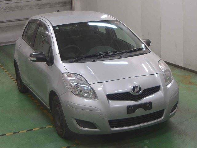 TOYOTA VITZ 2010