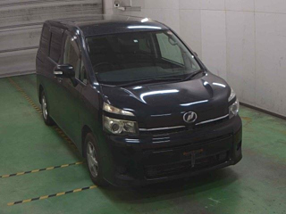 TOYOTA VOXY 2012